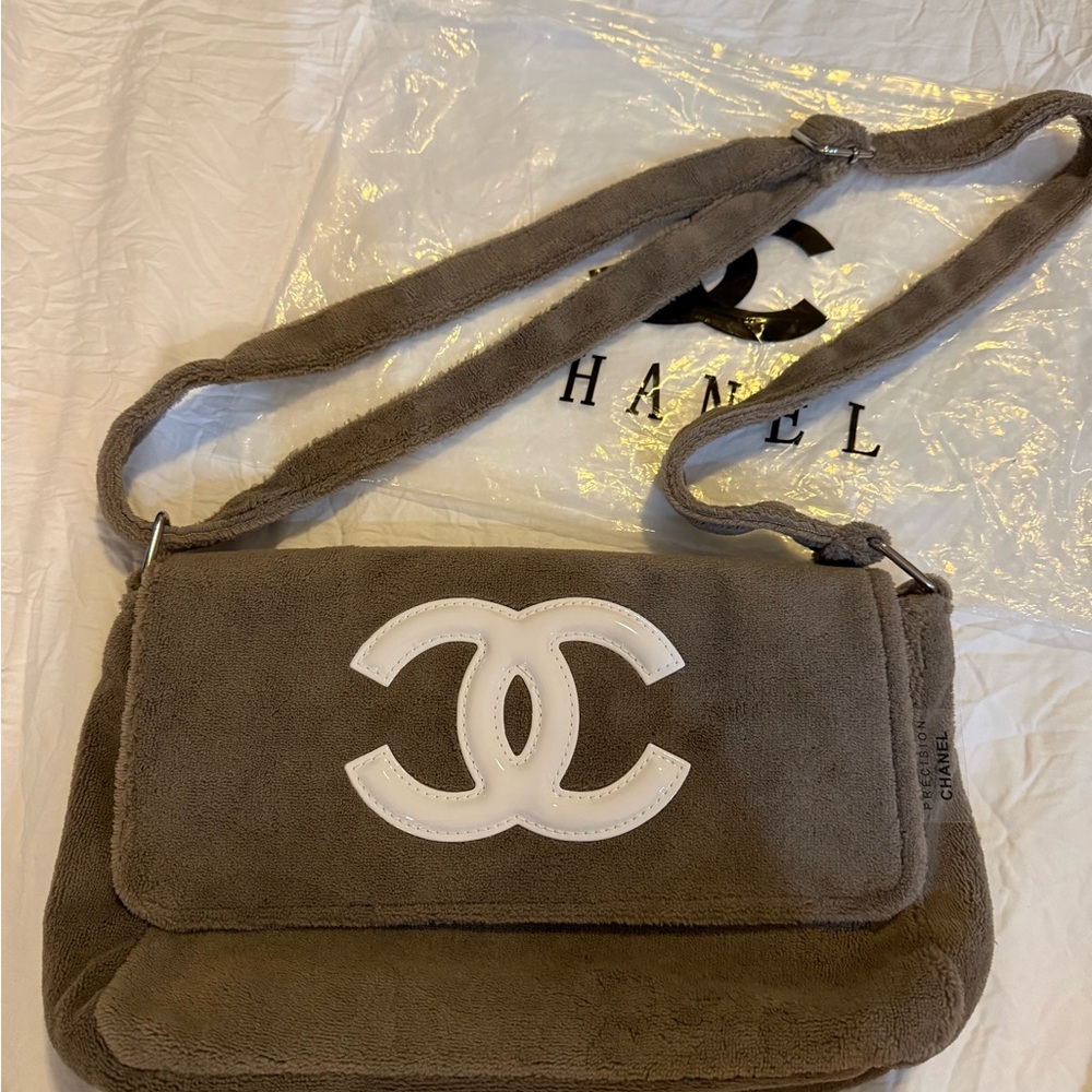 🆕 Chanel Precision VIP GWP Fuzzy Brown CC Logo Crossbody/Shoulder Bag